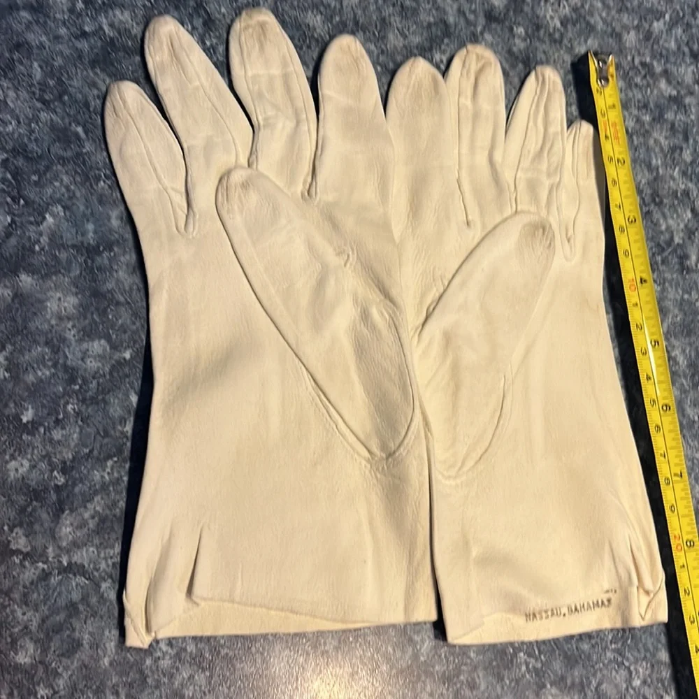 Vintage Mademoiselle washable doeskin gloves. Made in England.